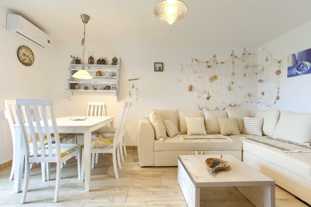 Apartman Lavandin Cizici Exterior photo