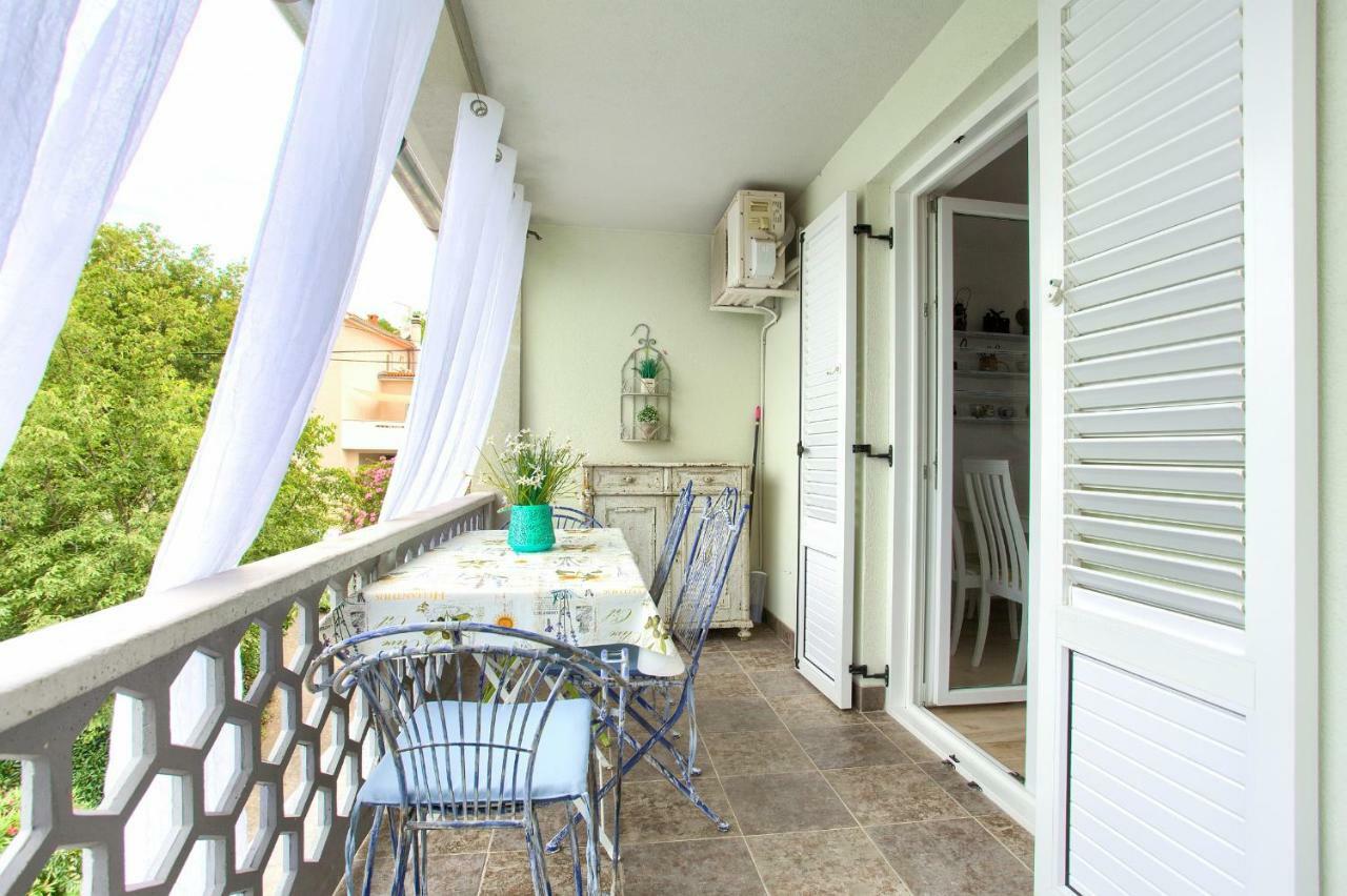 Apartman Lavandin Cizici Exterior photo